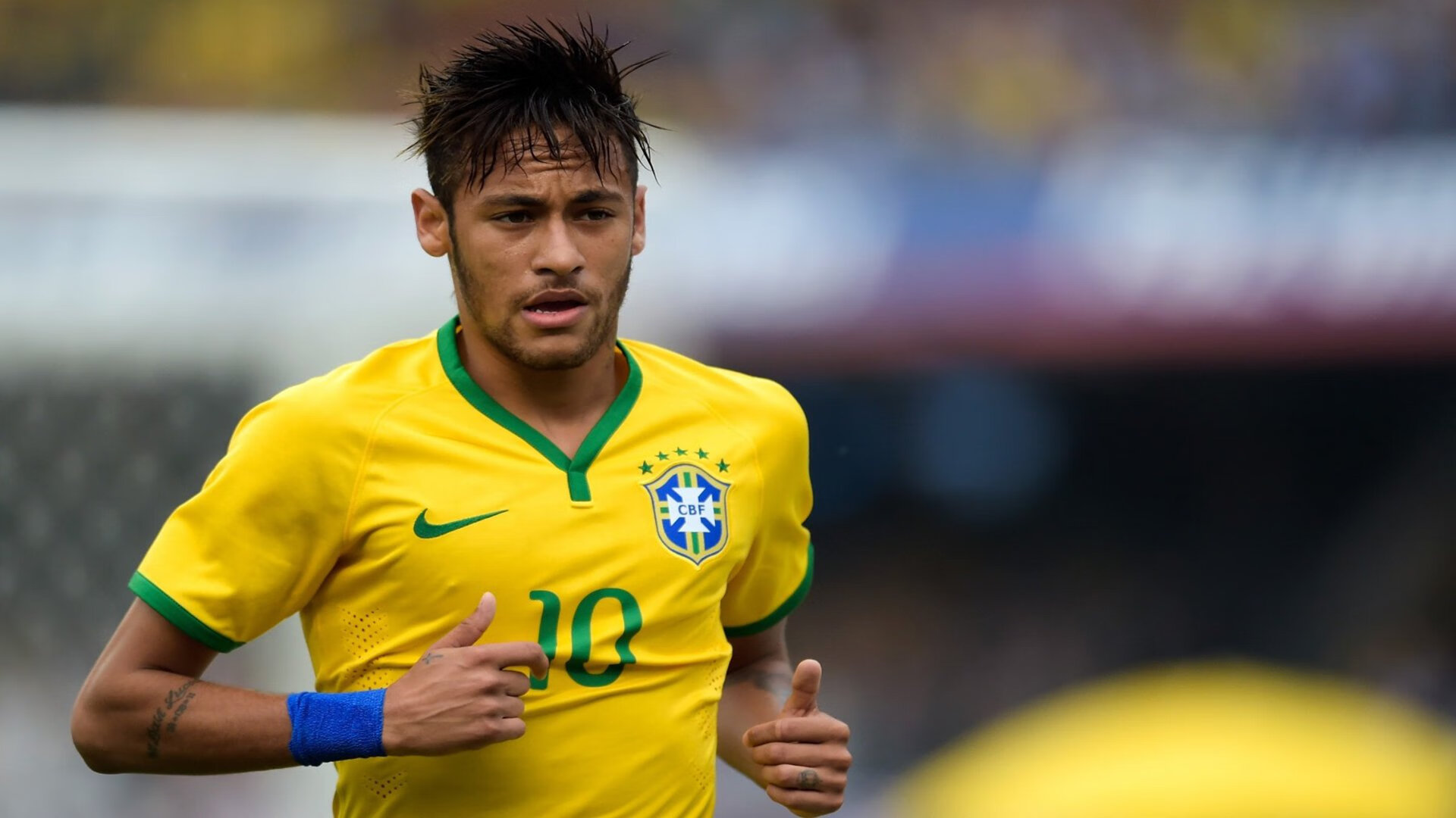 教练战术布置频繁调整引发讨论，教练在布置战术时讲到了常用的比赛阵型